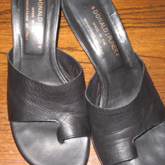 donald pliner black slides